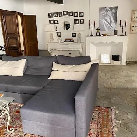 Uzes Centre Διαμέρισμα *