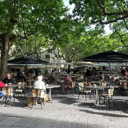 Uzes Centre *