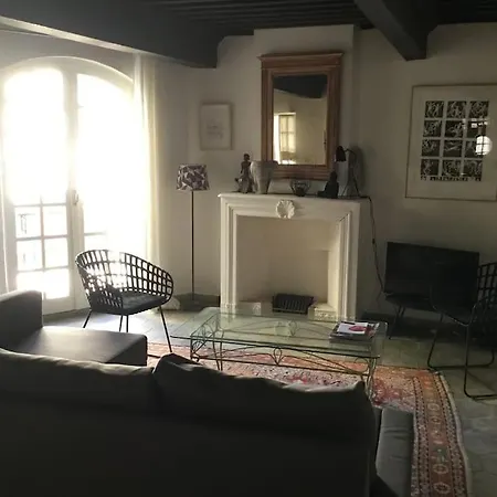 Uzes Centre Διαμέρισμα *